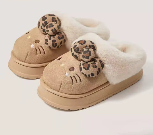 Chaussons en peluche Hello Kitty